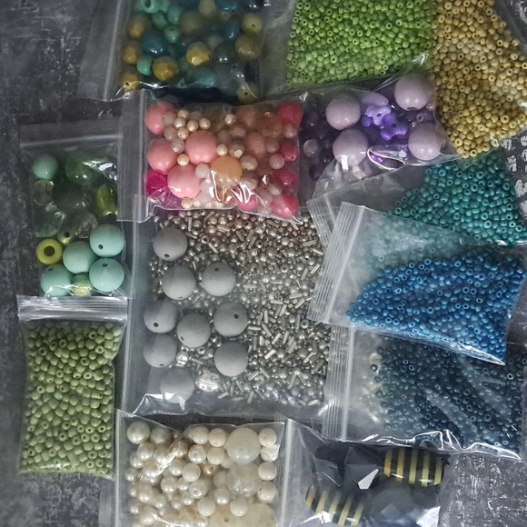 Assorted Bead Collection - Picture 5 of 5